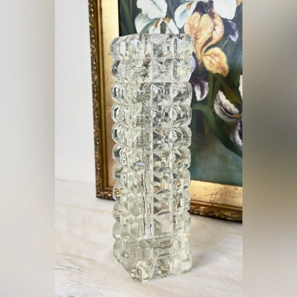 Faceted Diamond Cut Studded Crystal Bud Vase